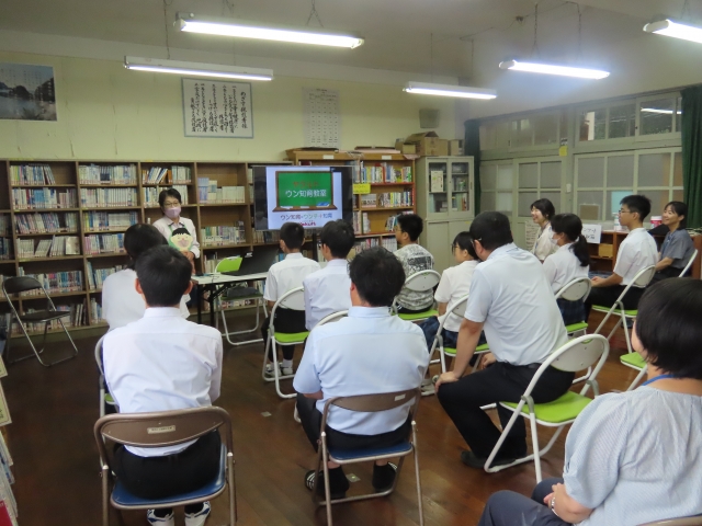 講演中の様子